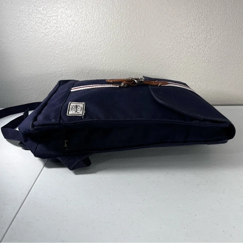 Herschel City Offset Mid-Volume 14L Backpack Navy Blue